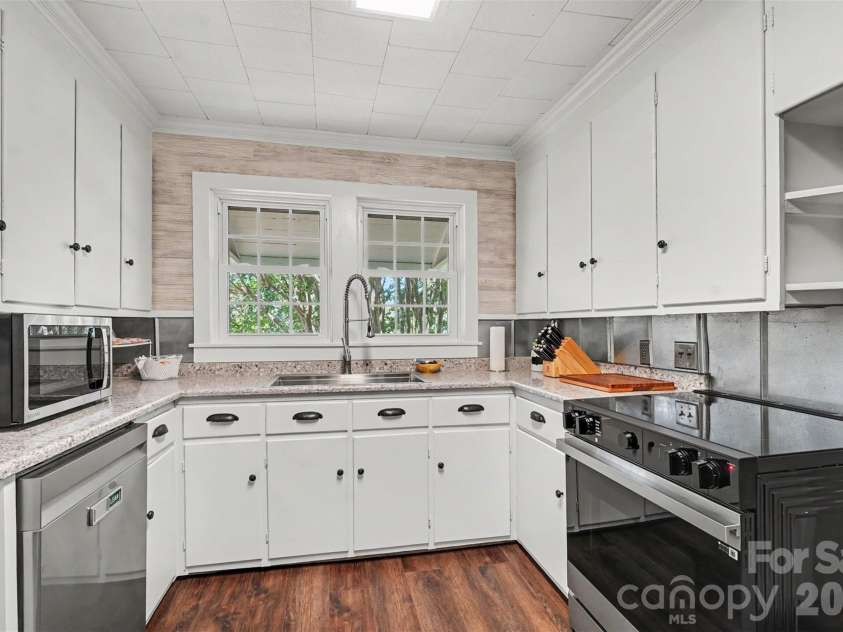 6002 White Store Road, Wingate, NC 28174.  MLS# CAR4420843, YatesRealty ID 50387. Kitchen