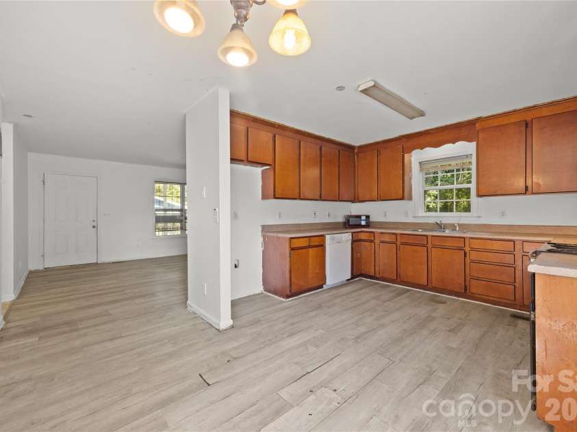 802 Shaver Street, Salisbury, NC 28144.  MLS# CAR4422607, YatesRealty ID 50388. Breakfast Area