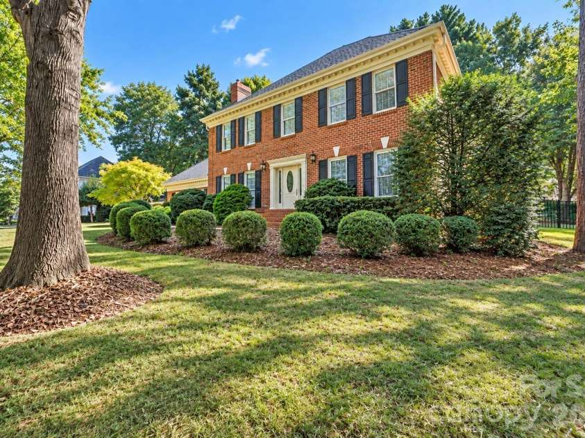 591 19th Avenue Lane, Hickory, NC 28601.  MLS# CAR4423857, YatesRealty ID 50389. 