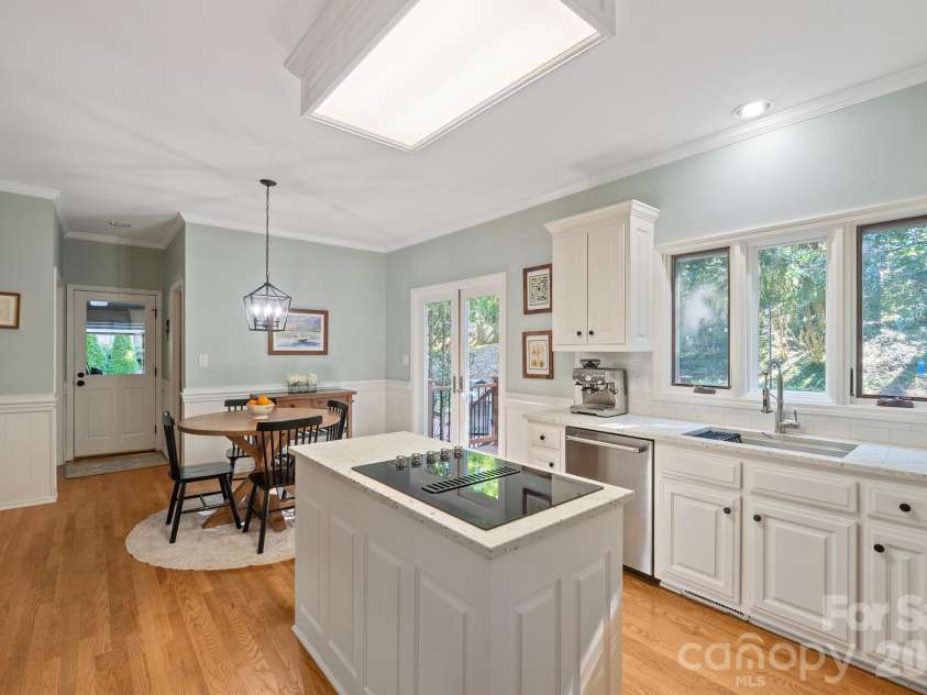 591 19th Avenue Lane, Hickory, NC 28601.  MLS# CAR4423857, YatesRealty ID 50389. 