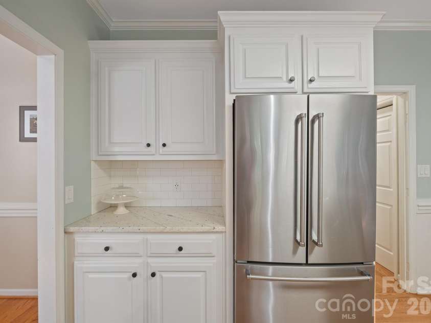 591 19th Avenue Lane, Hickory, NC 28601.  MLS# CAR4423857, YatesRealty ID 50389. 