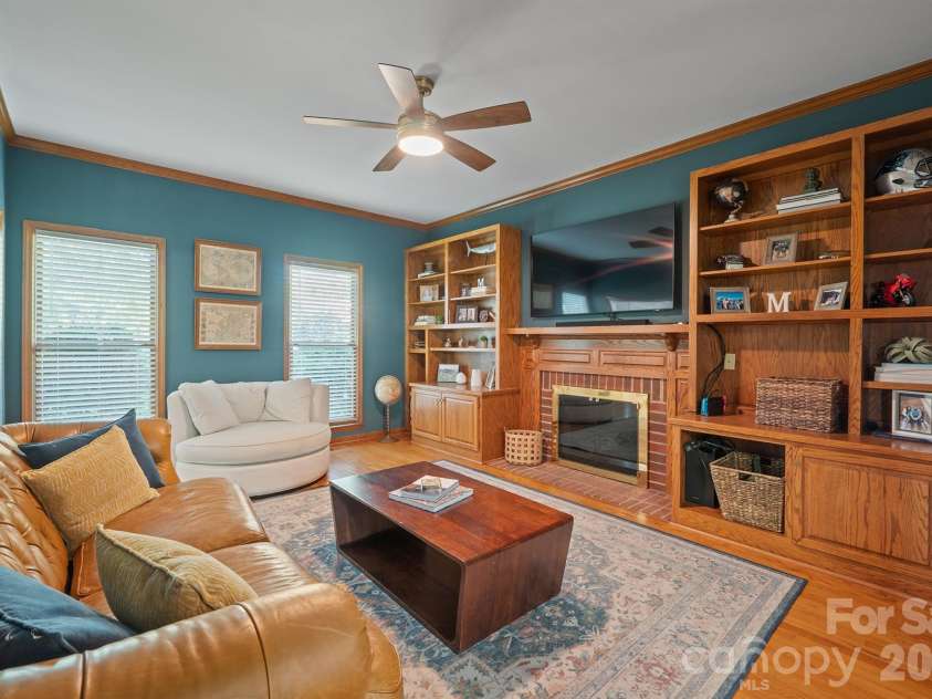 591 19th Avenue Lane, Hickory, NC 28601.  MLS# CAR4423857, YatesRealty ID 50389. 