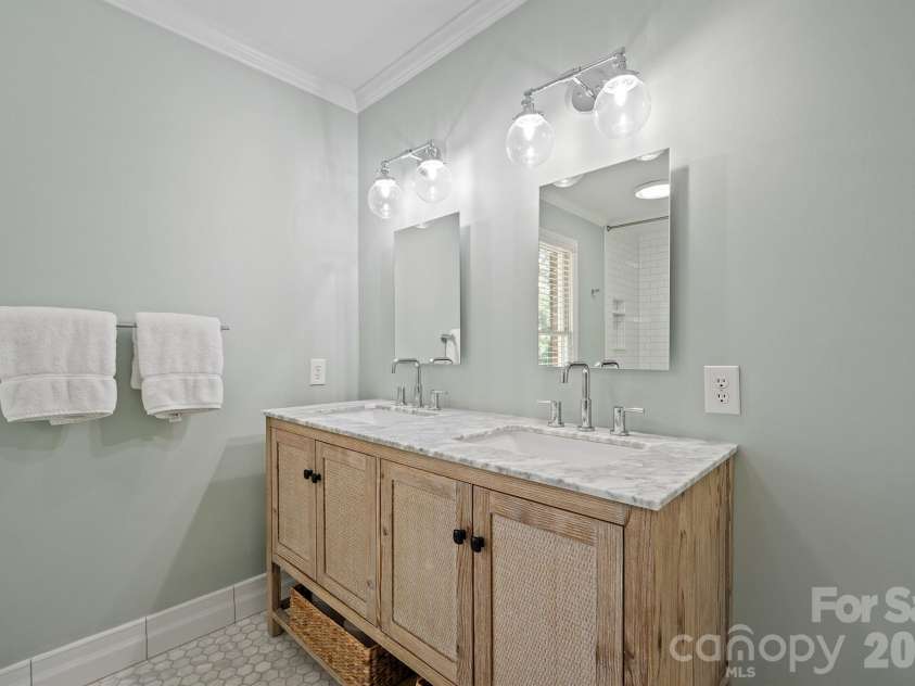 591 19th Avenue Lane, Hickory, NC 28601.  MLS# CAR4423857, YatesRealty ID 50389. 