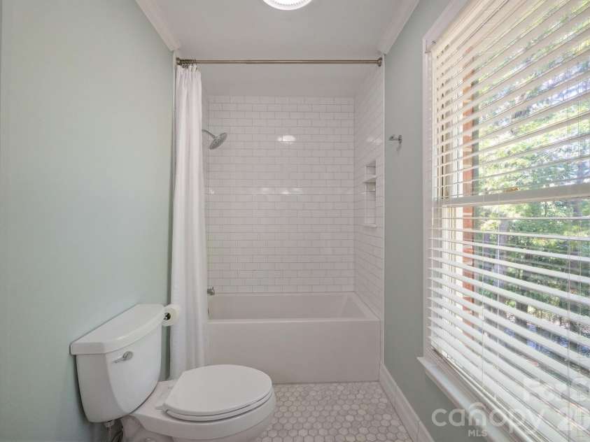 591 19th Avenue Lane, Hickory, NC 28601.  MLS# CAR4423857, YatesRealty ID 50389. 