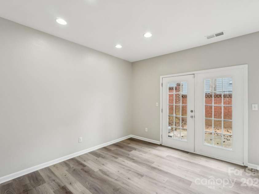 3010 Uxbridge Woods Court, Charlotte, NC 28205.  MLS# CAR4230733, YatesRealty ID 5039. 