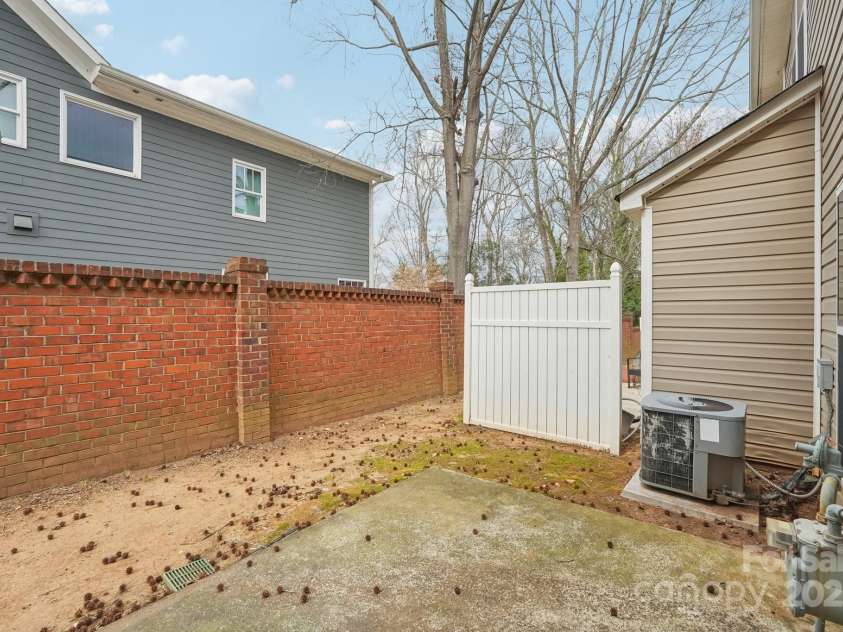 3010 Uxbridge Woods Court, Charlotte, NC 28205.  MLS# CAR4230733, YatesRealty ID 5039. 