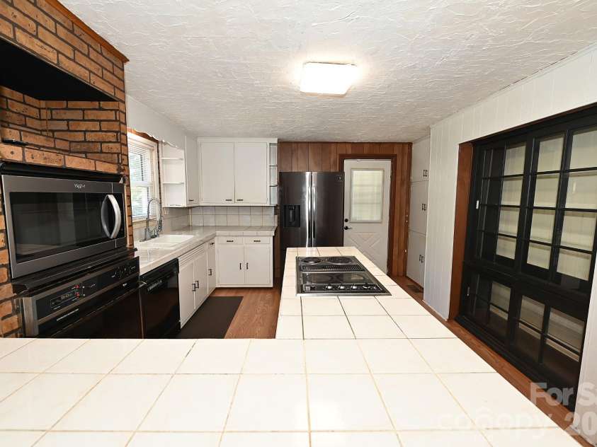 5190 Hidden Acres Lane, Granite Falls, NC 28630.  MLS# CAR4422509, YatesRealty ID 50391. 