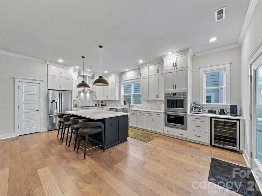 1233 Drummond Avenue, Charlotte, NC 28205.  MLS# CAR4416426, YatesRealty ID 50392. 
