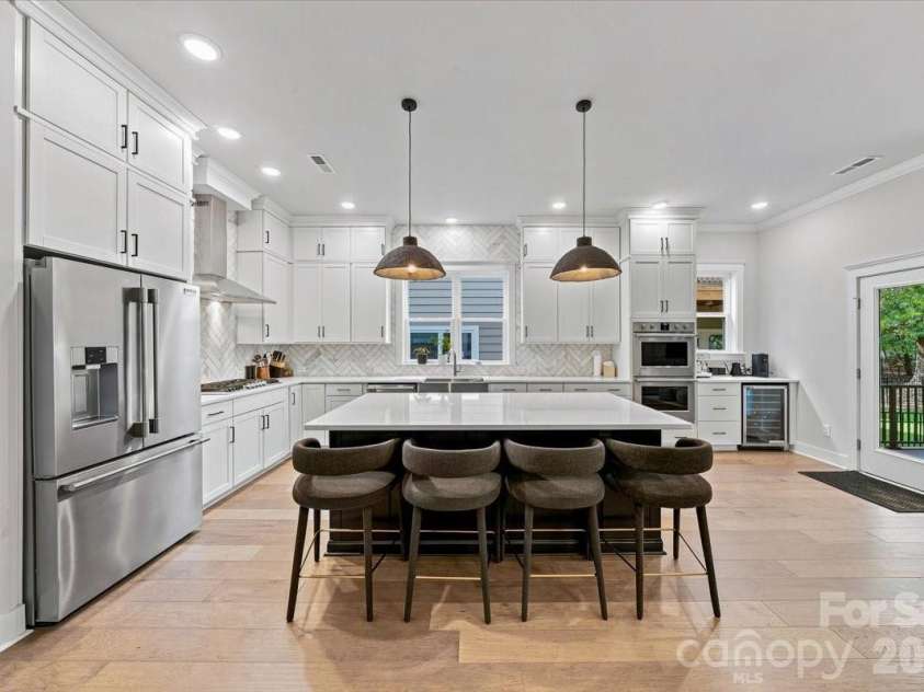 1233 Drummond Avenue, Charlotte, NC 28205.  MLS# CAR4416426, YatesRealty ID 50392. 
