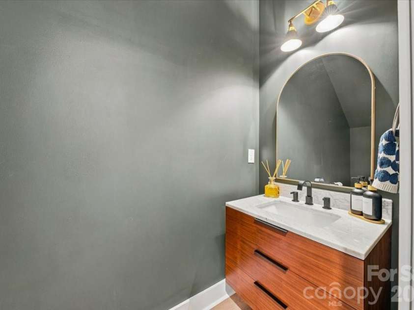 1233 Drummond Avenue, Charlotte, NC 28205.  MLS# CAR4416426, YatesRealty ID 50392. 