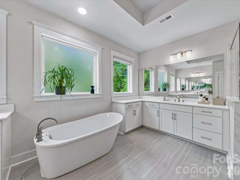 1233 Drummond Avenue, Charlotte, NC 28205.  MLS# CAR4416426, YatesRealty ID 50392. 