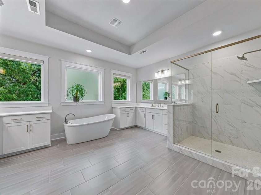 1233 Drummond Avenue, Charlotte, NC 28205.  MLS# CAR4416426, YatesRealty ID 50392. 