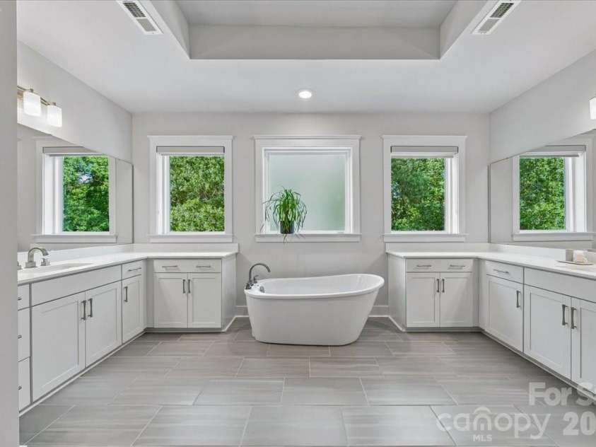1233 Drummond Avenue, Charlotte, NC 28205.  MLS# CAR4416426, YatesRealty ID 50392. 