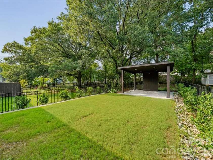 1233 Drummond Avenue, Charlotte, NC 28205.  MLS# CAR4416426, YatesRealty ID 50392. 