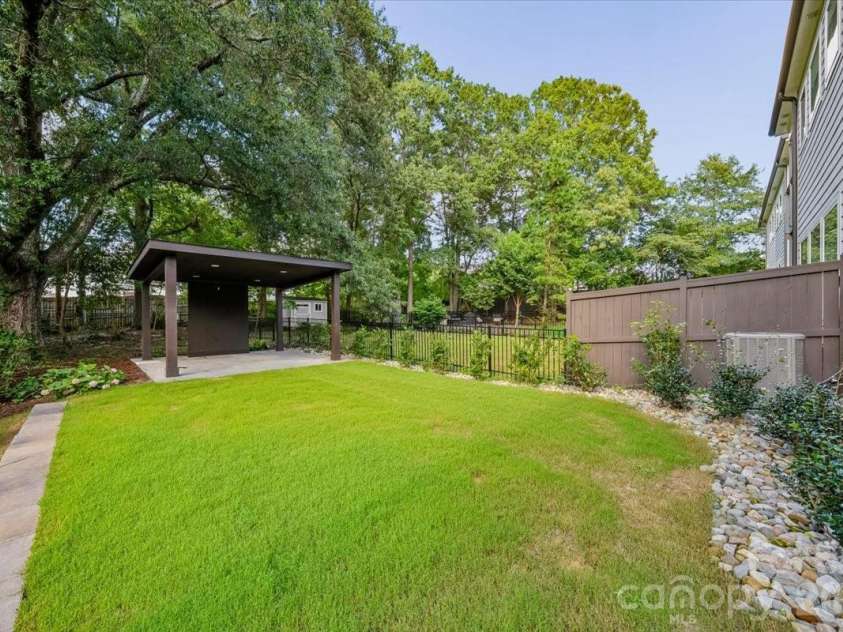 1233 Drummond Avenue, Charlotte, NC 28205.  MLS# CAR4416426, YatesRealty ID 50392. 