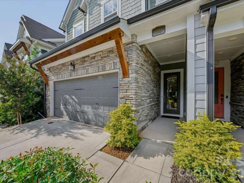 1233 Drummond Avenue, Charlotte, NC 28205.  MLS# CAR4416426, YatesRealty ID 50392. 