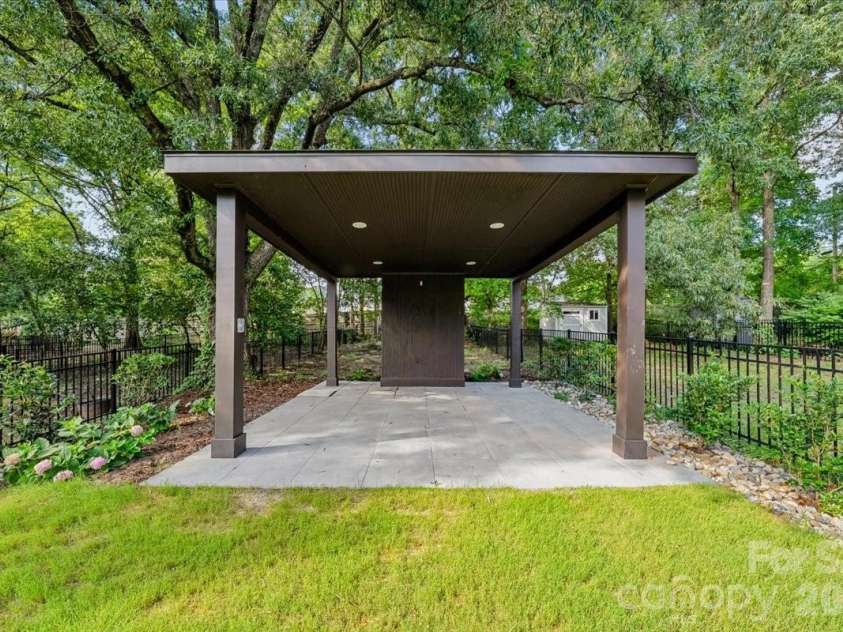 1233 Drummond Avenue, Charlotte, NC 28205.  MLS# CAR4416426, YatesRealty ID 50392. 