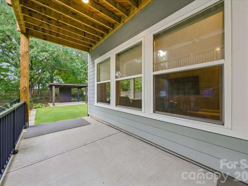 1233 Drummond Avenue, Charlotte, NC 28205.  MLS# CAR4416426, YatesRealty ID 50392. 