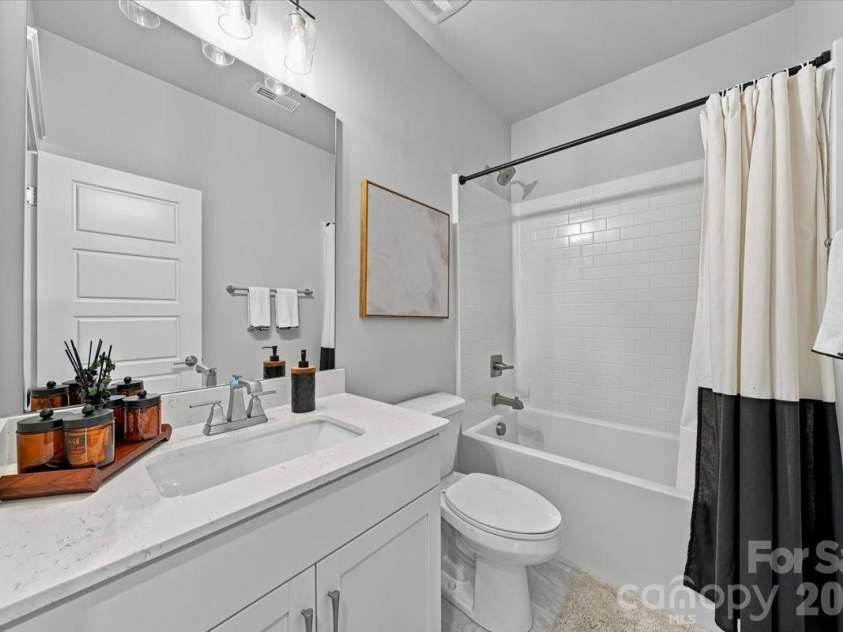 1233 Drummond Avenue, Charlotte, NC 28205.  MLS# CAR4416426, YatesRealty ID 50392. 