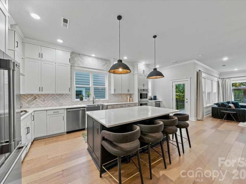 1233 Drummond Avenue, Charlotte, NC 28205.  MLS# CAR4416426, YatesRealty ID 50392. 