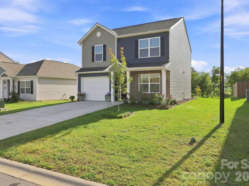 16 Madelyn Drive, Clyde, NC 28721.  MLS# CAR4423396, YatesRealty ID 50393. 