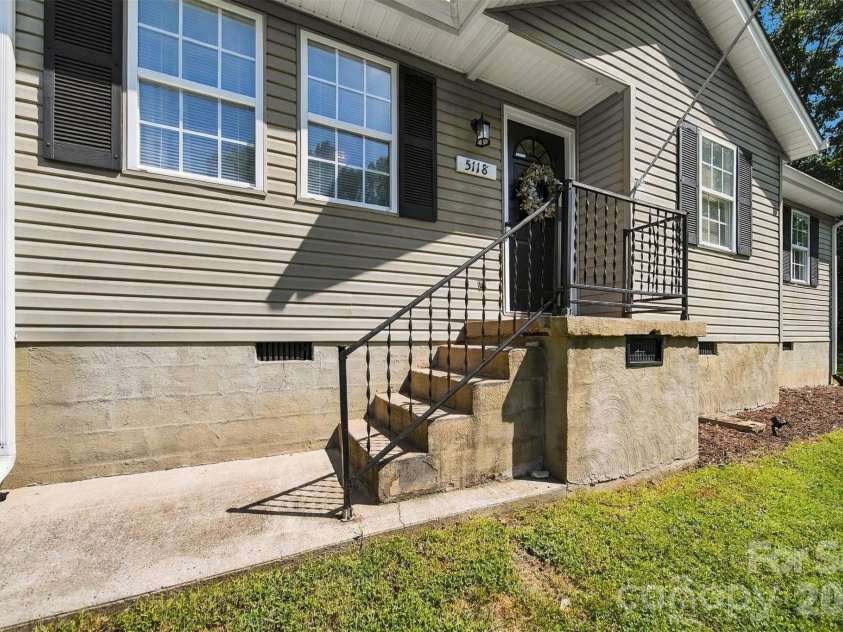 5118 Piedmont Circle, Conover, NC 28613.  MLS# CAR4423529, YatesRealty ID 50394. 