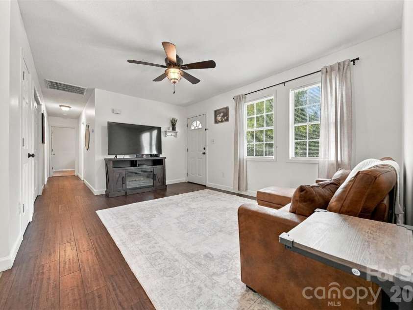5118 Piedmont Circle, Conover, NC 28613.  MLS# CAR4423529, YatesRealty ID 50394. 