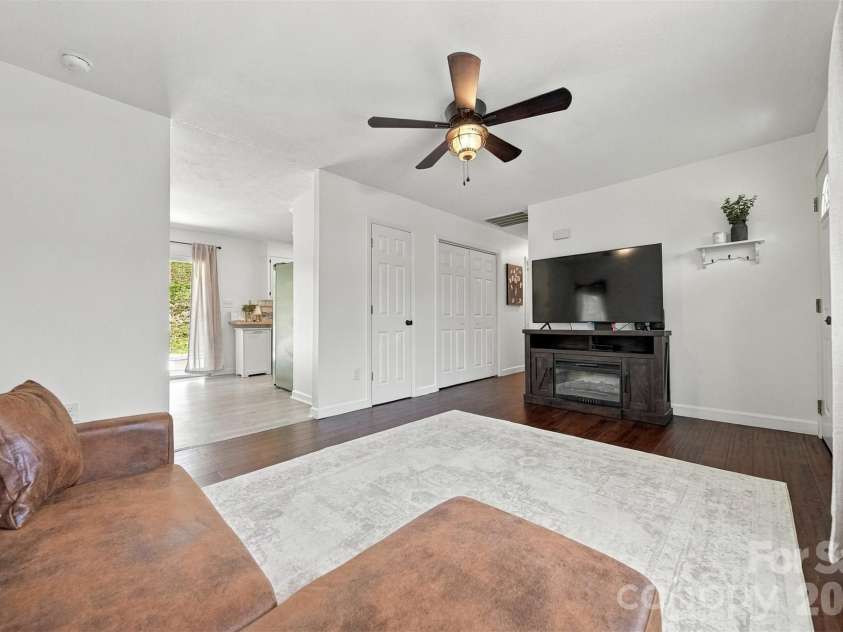 5118 Piedmont Circle, Conover, NC 28613.  MLS# CAR4423529, YatesRealty ID 50394. 