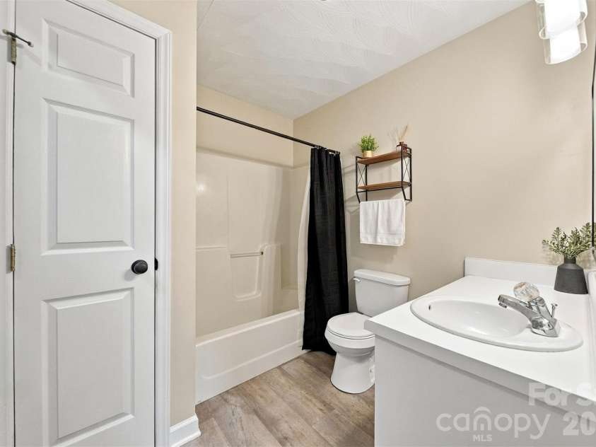 5118 Piedmont Circle, Conover, NC 28613.  MLS# CAR4423529, YatesRealty ID 50394. 