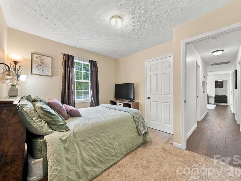 5118 Piedmont Circle, Conover, NC 28613.  MLS# CAR4423529, YatesRealty ID 50394. 