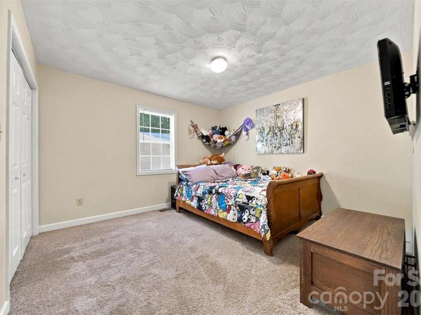 5118 Piedmont Circle, Conover, NC 28613.  MLS# CAR4423529, YatesRealty ID 50394. 
