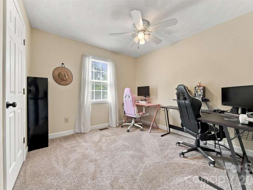 5118 Piedmont Circle, Conover, NC 28613.  MLS# CAR4423529, YatesRealty ID 50394. 
