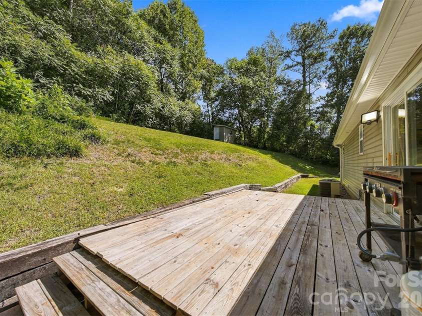 5118 Piedmont Circle, Conover, NC 28613.  MLS# CAR4423529, YatesRealty ID 50394. 