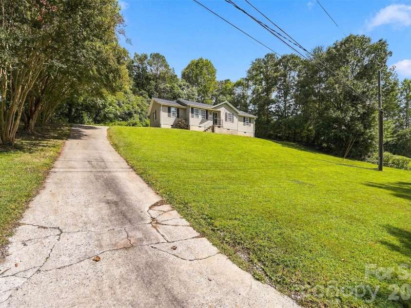 5118 Piedmont Circle, Conover, NC 28613.  MLS# CAR4423529, YatesRealty ID 50394. 