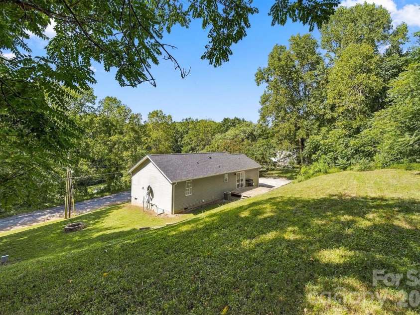 5118 Piedmont Circle, Conover, NC 28613.  MLS# CAR4423529, YatesRealty ID 50394. 