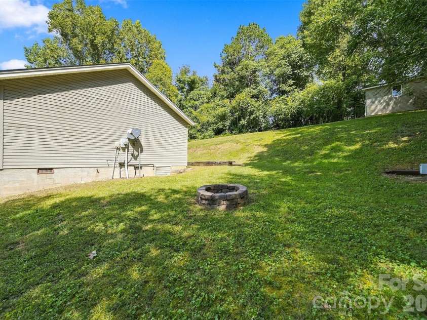 5118 Piedmont Circle, Conover, NC 28613.  MLS# CAR4423529, YatesRealty ID 50394. 