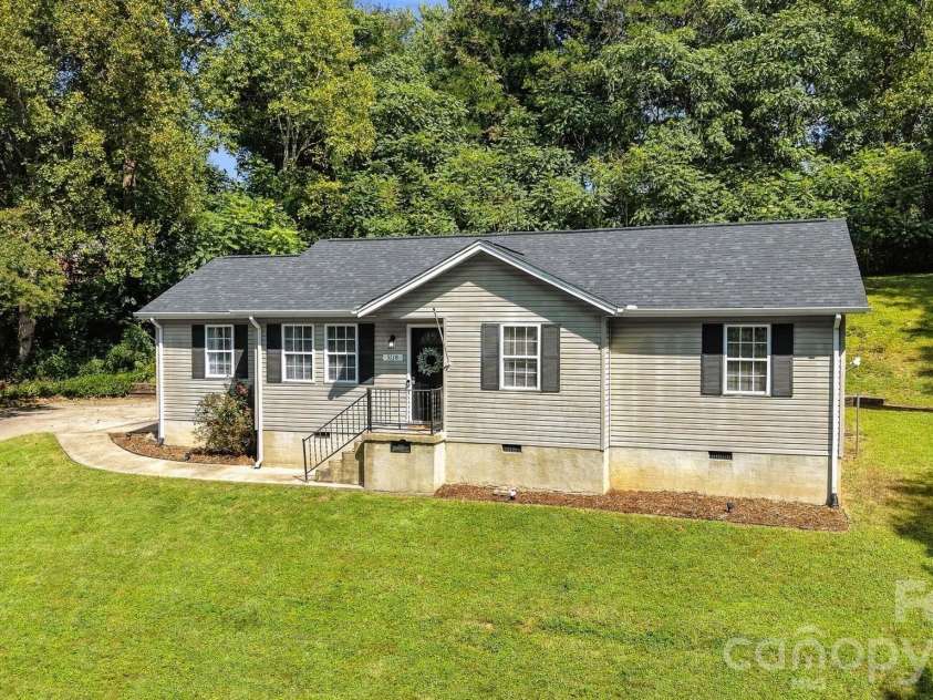 5118 Piedmont Circle, Conover, NC 28613.  MLS# CAR4423529, YatesRealty ID 50394. 