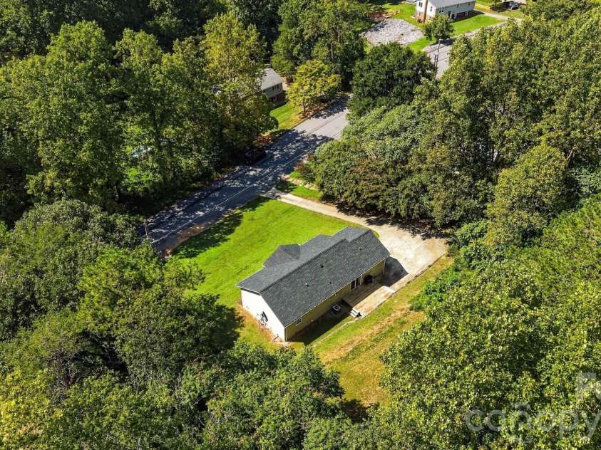 5118 Piedmont Circle, Conover, NC 28613.  MLS# CAR4423529, YatesRealty ID 50394. 