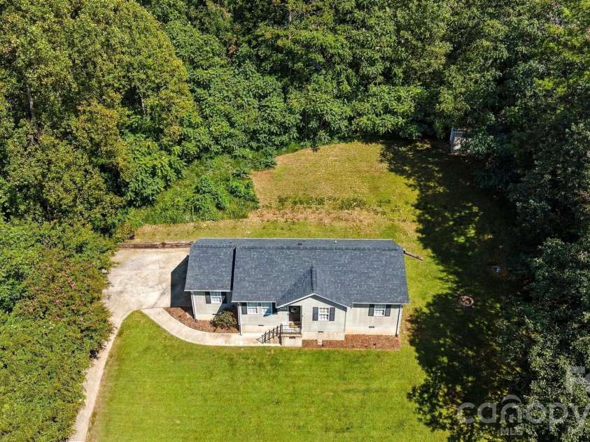 5118 Piedmont Circle, Conover, NC 28613.  MLS# CAR4423529, YatesRealty ID 50394. 