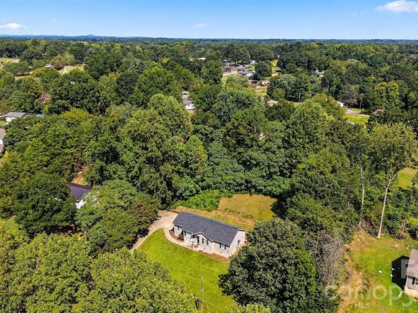 5118 Piedmont Circle, Conover, NC 28613.  MLS# CAR4423529, YatesRealty ID 50394. 