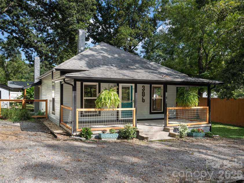 306 Mccoy Cove Road, Black Mountain, NC 28711.  MLS# CAR4423838, YatesRealty ID 50395. 