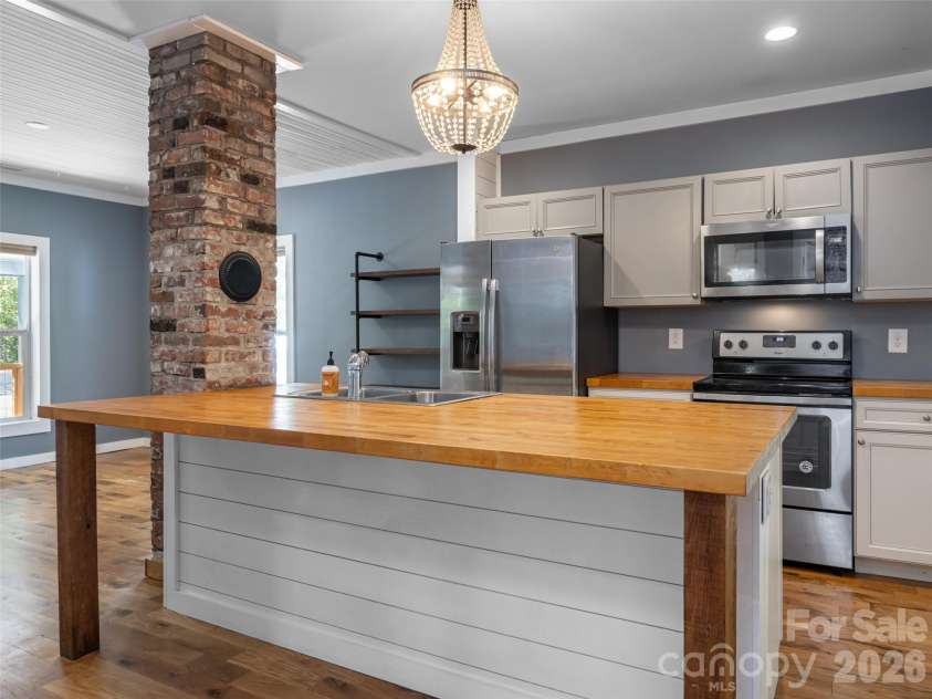 306 Mccoy Cove Road, Black Mountain, NC 28711.  MLS# CAR4423838, YatesRealty ID 50395. 