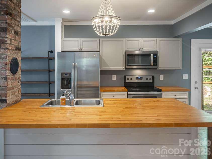 306 Mccoy Cove Road, Black Mountain, NC 28711.  MLS# CAR4423838, YatesRealty ID 50395. 