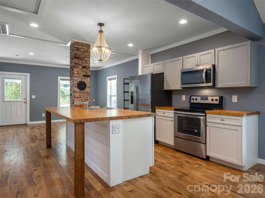 306 Mccoy Cove Road, Black Mountain, NC 28711.  MLS# CAR4423838, YatesRealty ID 50395. 