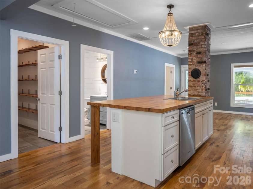 306 Mccoy Cove Road, Black Mountain, NC 28711.  MLS# CAR4423838, YatesRealty ID 50395. 