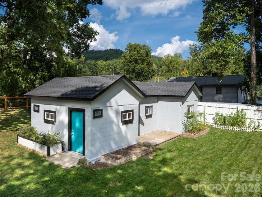 306 Mccoy Cove Road, Black Mountain, NC 28711.  MLS# CAR4423838, YatesRealty ID 50395. 