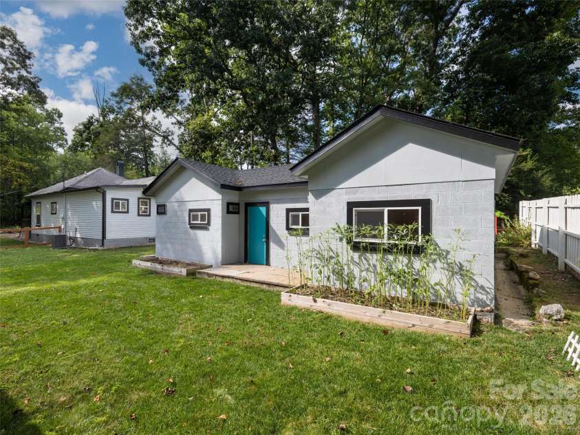 306 Mccoy Cove Road, Black Mountain, NC 28711.  MLS# CAR4423838, YatesRealty ID 50395. 