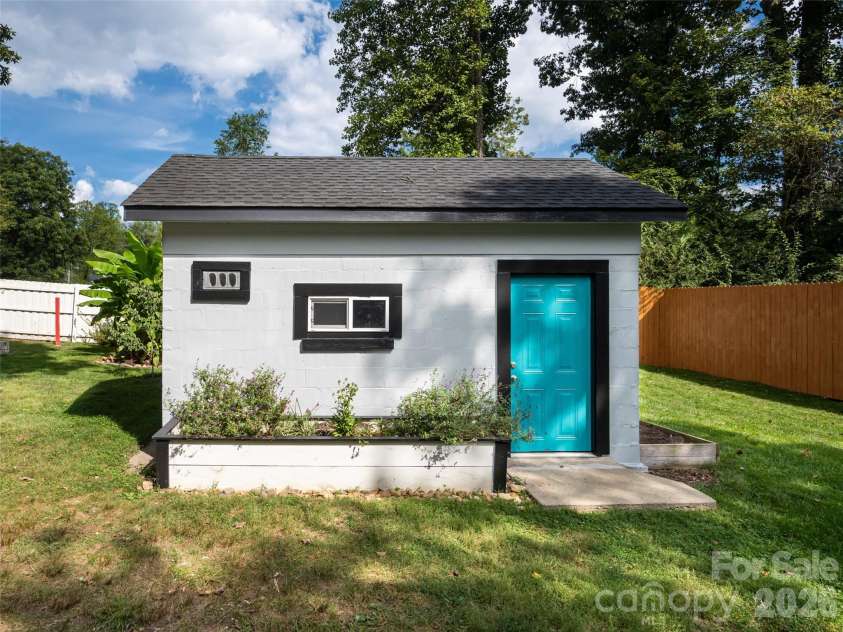 306 Mccoy Cove Road, Black Mountain, NC 28711.  MLS# CAR4423838, YatesRealty ID 50395. 
