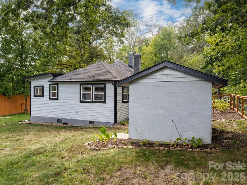 306 Mccoy Cove Road, Black Mountain, NC 28711.  MLS# CAR4423838, YatesRealty ID 50395. 