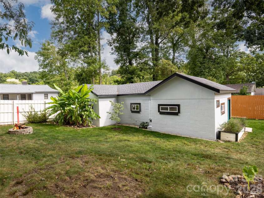 306 Mccoy Cove Road, Black Mountain, NC 28711.  MLS# CAR4423838, YatesRealty ID 50395. 